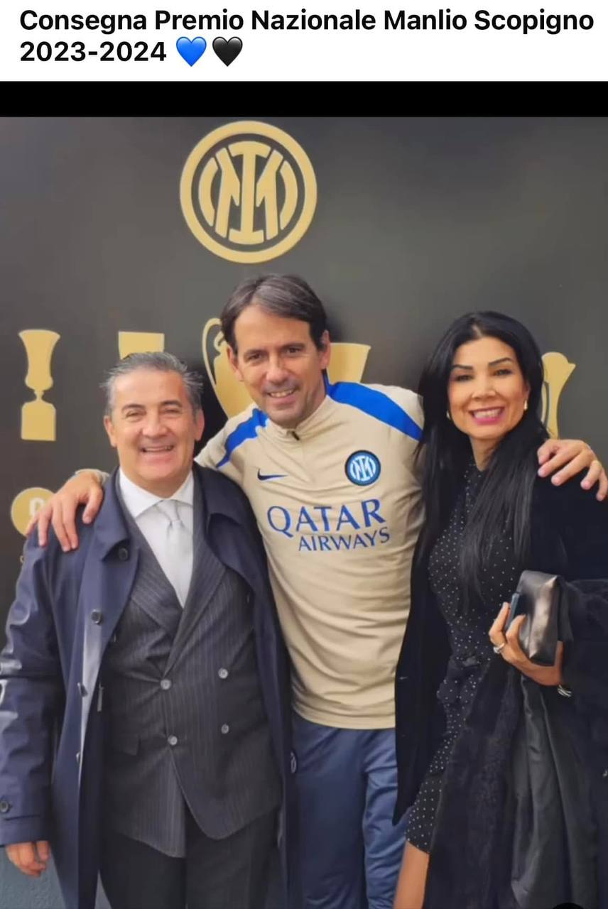 Souhaila Mia con Simone Inzaghi alla consegna del Premio Nazionale Manlio Scopigno 2023-2024
